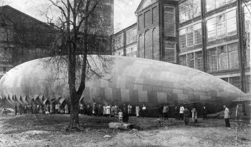 Illustration for article titled The Most Astounding Airships, Dirigibles and Zeppelins in History